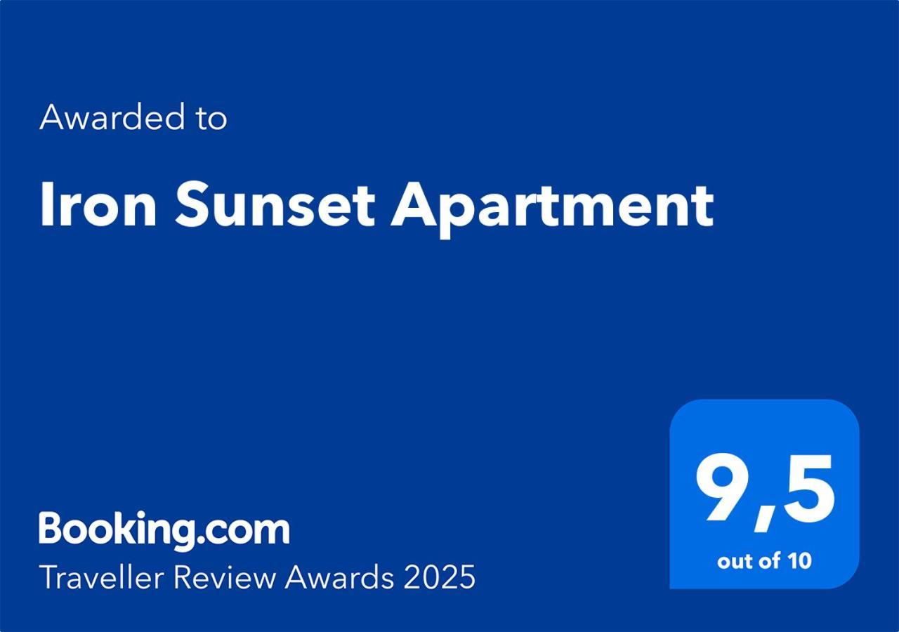 Iron Sunset Apartment วอร์ซอ ภายนอก รูปภาพ